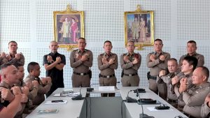 กิจกรรมที่ 3 พ.ต.อ.วีระพัน  สมสุข ผกก.สภ.ด่านซ้าย ประชุมชี้แจงให้ข้าราชการตำรวจสายตรวจ จราจร และงานสอบสวนเพื่อประชาสัมพันธ์ แนวทางการปฏิเสธการรับของขวัญและของกำนัล ในการประเมินคุณธรรมและความโปร่งใสในการ ดำเนินงานของหน่วยงานภาครัฐ (Integrity and Transparency Assessment: ITA) ของสถานีตำรวจ ประจำปี งบประมาณ พ.ศ.2569